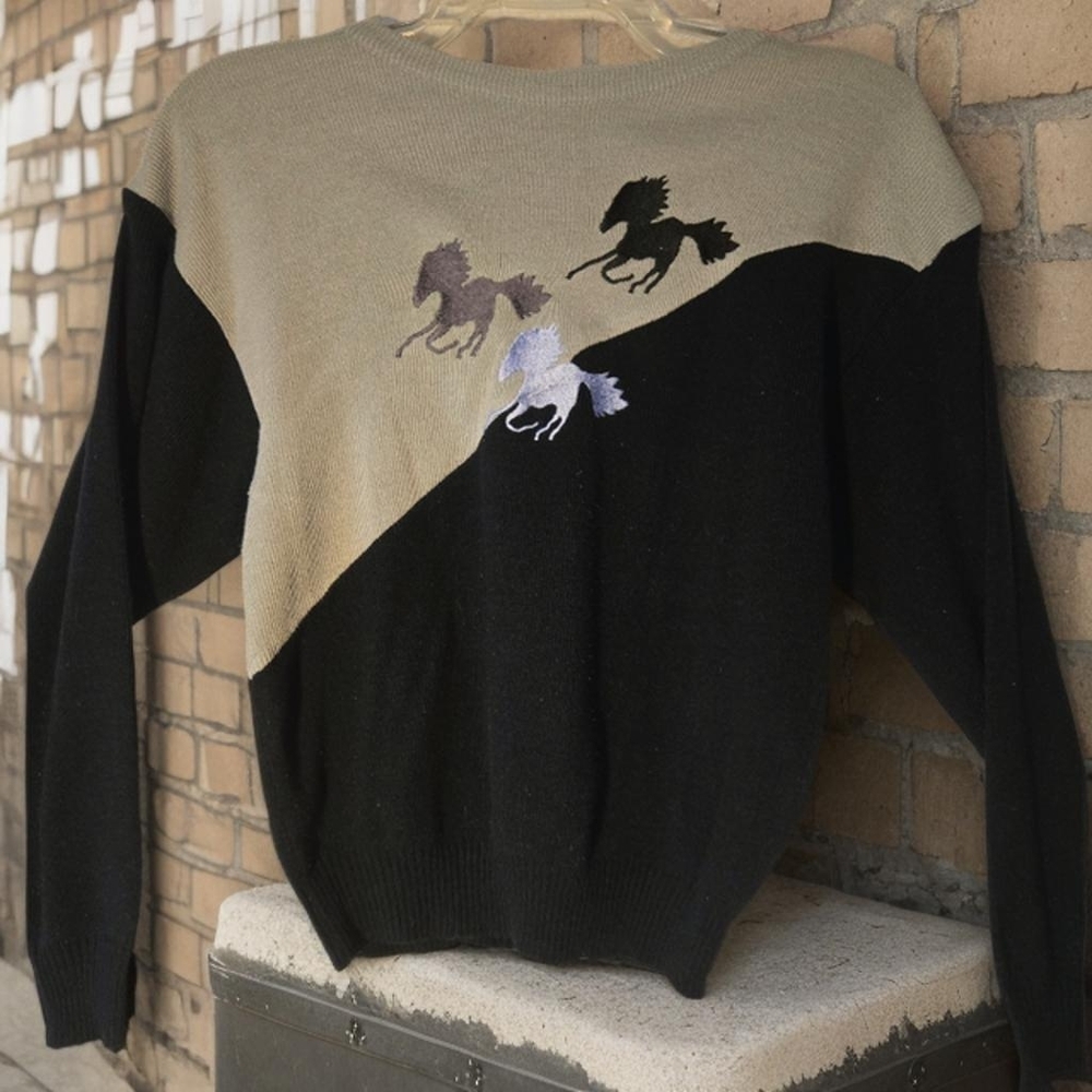 VTG Sheplers Brand Womens Running Horses Western Small Grey & Black‎ Sweater